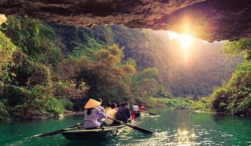 Ninh Binh Day Tour: Hoa Lu, Trang An Mua Cave, Boat Ride - Tam Coc Lunch Break: Fuel Up Before the Caves and Stairs
