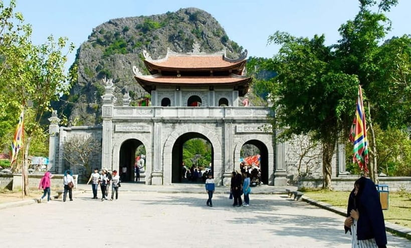 Ninh Binh Day Tour: Hoa Lu, Trang An Mua Cave, Boat Ride - Tam Coc Boat Ride Through Hang Ca, Hang Hai, and Hang Ba