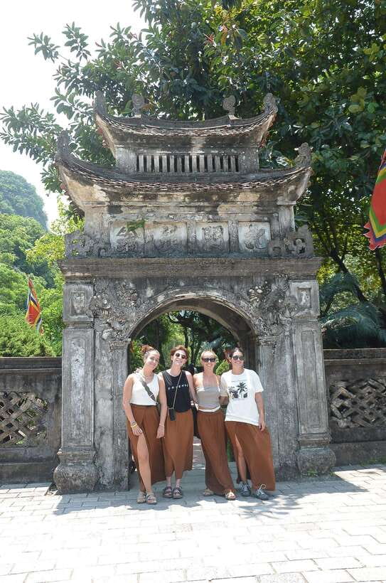 Ninh Binh Day Tour Pick up Hotel/Homestay in Ninh Binh - Trang An Eco-Tourism: Boat Through Limestone Caves and Hidden Passages