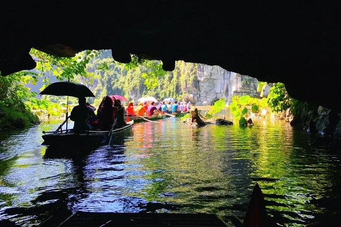 Ninh Binh Day Tour Tam Coc Mua Cave Hoa Lu Buffet Lunch Limousine - Getting out of Hanoi Old Quarter: why the start time matters