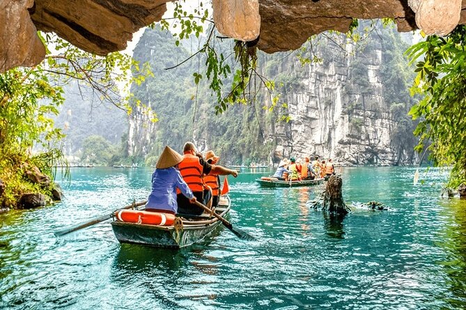 Ninh Binh Day Tour Tam Coc Mua Cave Hoa Lu Buffet Lunch Limousine - Mua Cave: the 500-step viewpoint and how to approach it