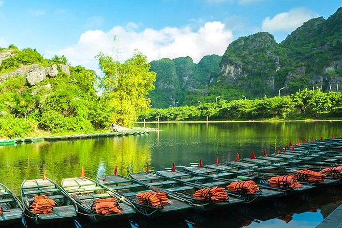 Ninh Binh Full Day Tour: Bai Dinh Pagoda - Trang An - Mua Cave - Bai Dinh Pagoda: modern size plus convenient electric-car rides