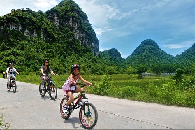 Ninh Binh Full Day Tour From Hanoi to Hoa Lu, Tam Coc, Mua Cave - Mua Cave: The 500-Step Photo Climb to Tam Coc Views