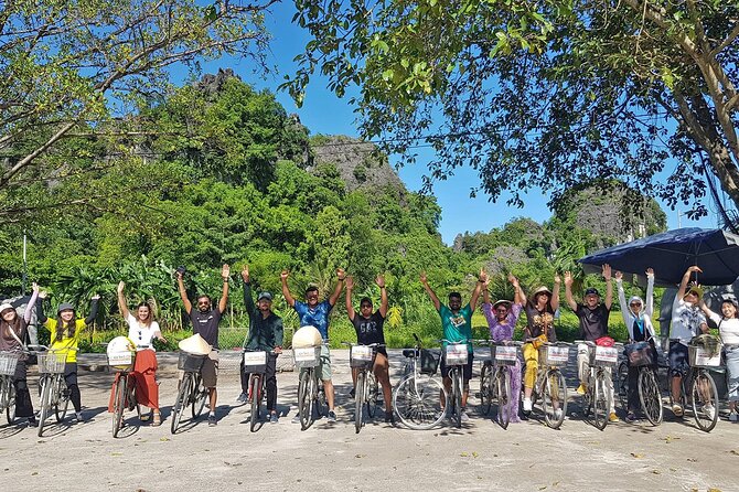Ninh Binh Full Day Tour with Hoa Lu, Tam Coc and Mua Cave - Getting around: the bike and the boat balance out the bus time