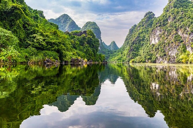 Ninh Binh Full-Day Trip: Hoa Lu - Trang An - Mua Cave - Trang An Caves by Boat: UNESCO Scenery Without the Planning Stress