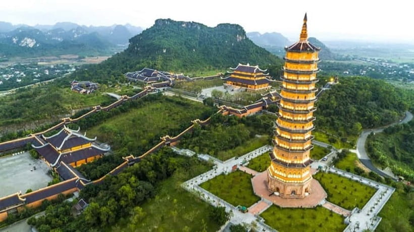 Ninh Binh: Hoa Lu, Bai Dinh, Trang An, and Mua Cave Tour - Mua Cave (Dancing Cave): The 500 Steps Up Dragon Mountain for Panoramic Views