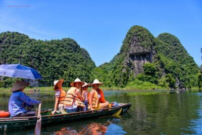 Ninh Binh: Hoa Lu, Mua Cave, and Trang An Tour and Boat Ride - Hoa Lu and the Dinh King Temple: ancient power you can still feel
