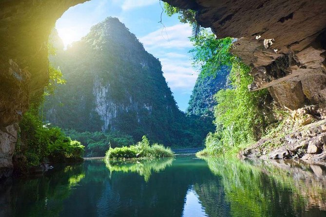 Ninh Binh-Hoa Lu-Tam Coc - Mua cave - Dragon Mountain Hiking 1 Day Tour - Lunch in Ninh Bình: included, local, and actually a relief