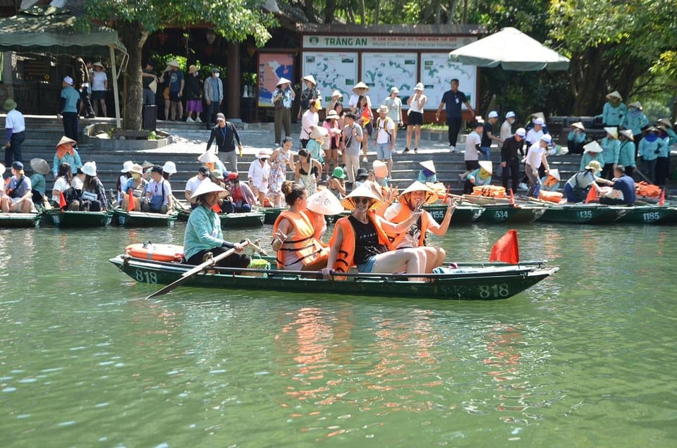 Ninh Binh : Hoa Lu, Trang An & Mua Cave 1 Day Trip - Lunch break: local food and a timed reset before the boat