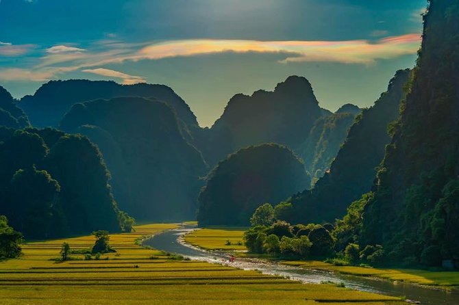 NINH BINH MEMORABLE DAY: Hoa Lu, Mua Cave, boat trip Tam Coc, Trang An optional - The Pickup and the Pace Out of Hanoi’s Old Quarter