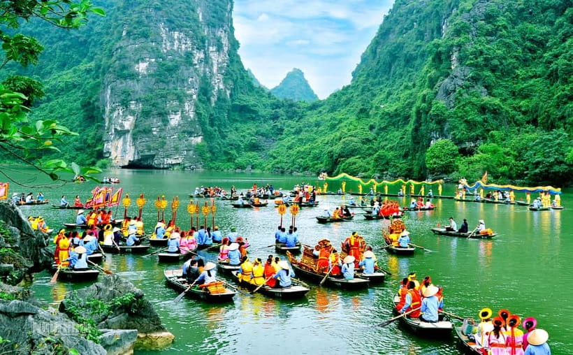 Ninh Binh: Mua Cave Hike, Trang An Boat & Village Bike Tour - Garden café pause and optional bamboo weaving
