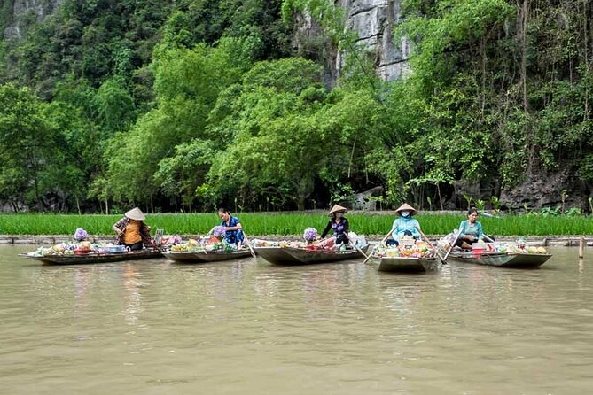 Ninh Binh Photo Explorer - Stone carving at Ninh Van: photographing hands and limestone