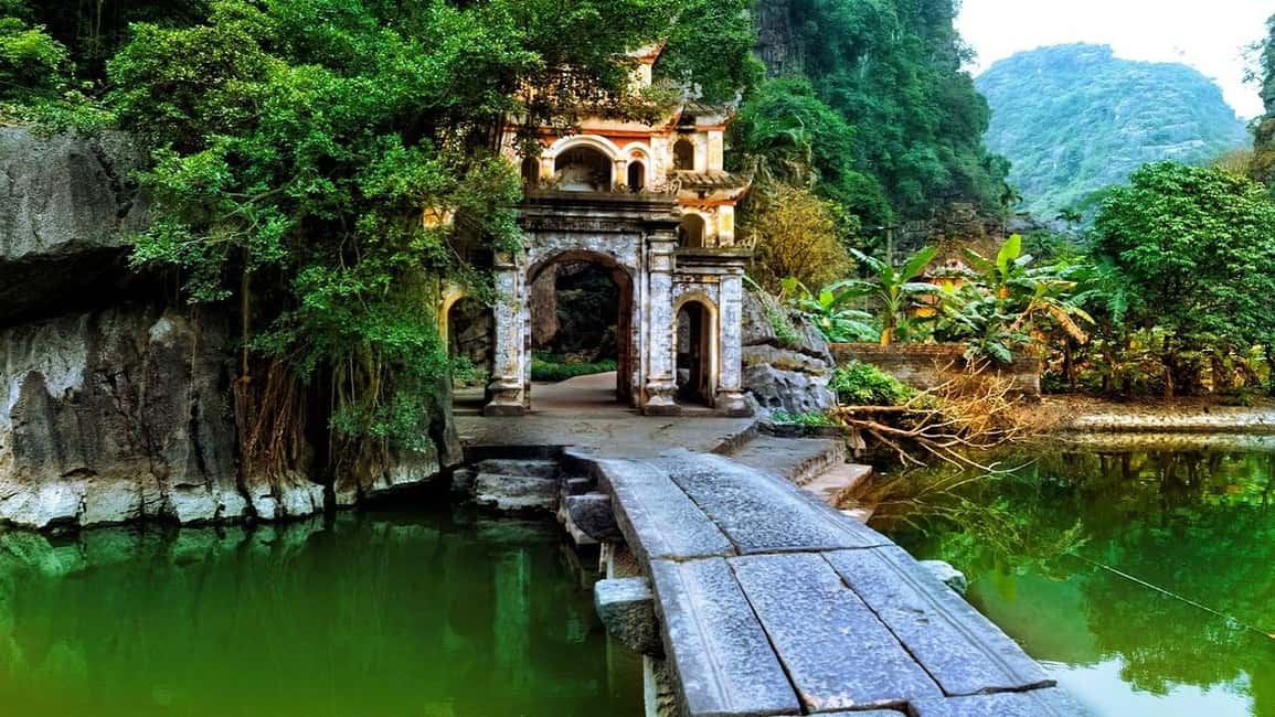 Ninh Binh Private: Hoa Lu & Tam Coc & Bich Dong & Mua Caves - From Hanoi to Ninh Bình in a private bubble