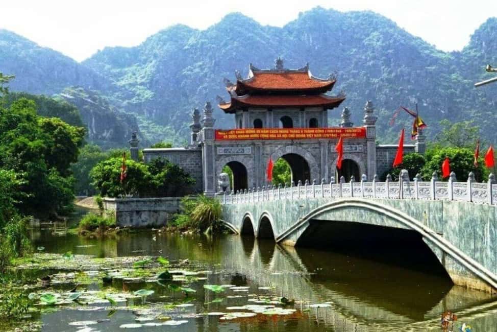 Ninh Binh Private: Hoa Lu & Tam Coc & Bich Dong & Mua Caves - Hoa Lư Ancient Capital: temples and legends in limestone country
