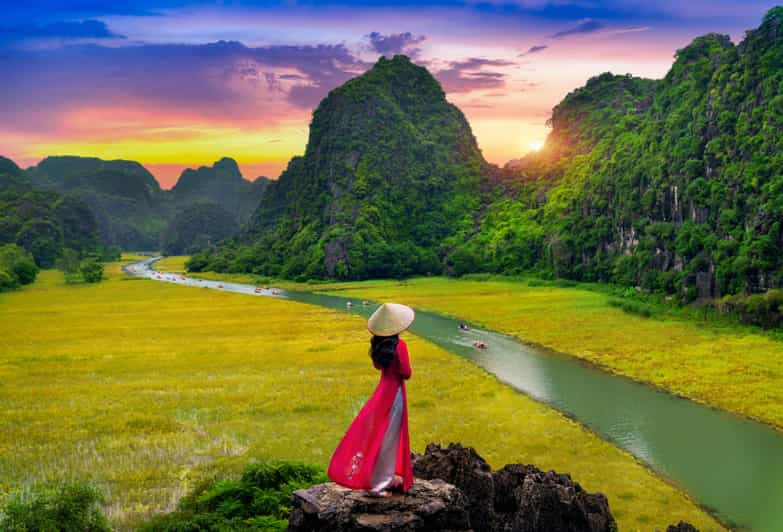 Ninh Binh Private Tour: Tam Coc, Bich Dong and Thung Nham - Bich Dong Pagoda: three pagodas built into the mountain