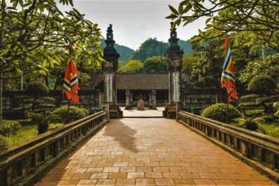 Ninh Binh: The best of Hoa Lu, Hang Mua Hiking, Tam Coc Boat Tour - Hanoi to Ninh Bình: timing, drive, and comfort