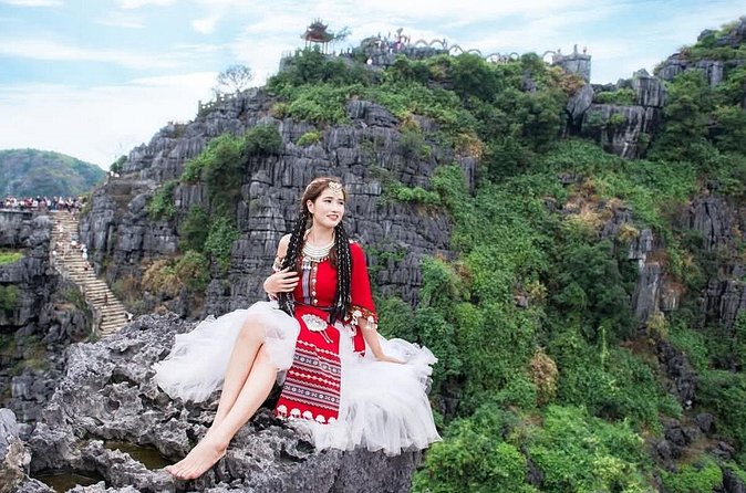 Ninh Binh Tour from Hanoi for 6-9 Pax/tour by DCar Limousine - Múa Cave: the short climb that earns the big panorama