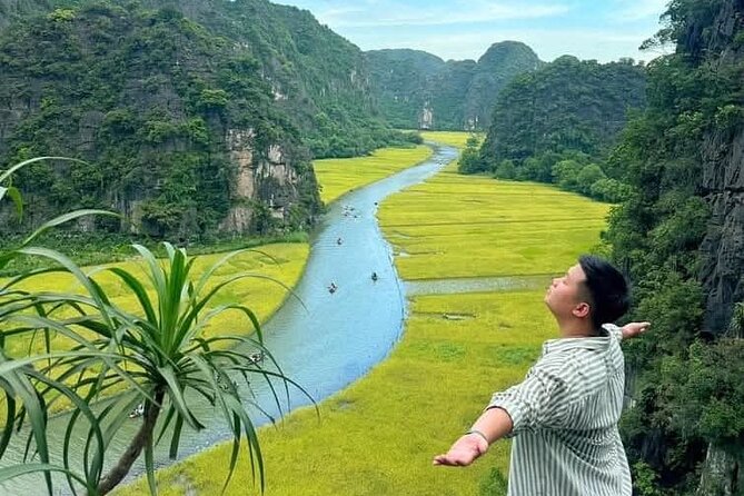 Ninh Binh Tour from Hanoi for 6-9 Pax/tour by DCar Limousine - Tam Cốc – Bích Động: bamboo boats, calm water, and limestone walls