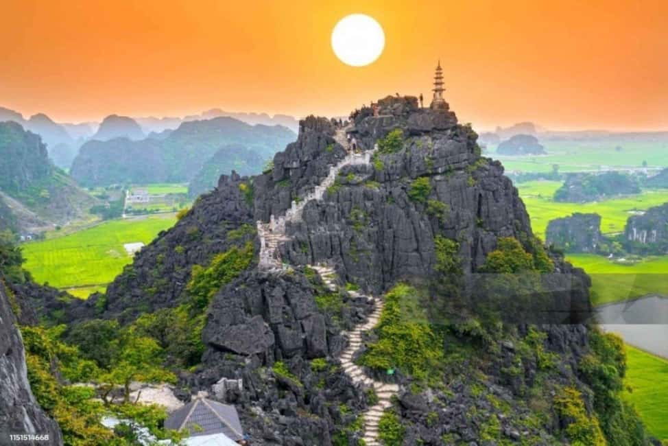 Ninh Binh: Trang An Boat Ride, Hoa Lu & Mua Cave Sunset - Tam Coc area break and lunch: eat local without overthinking it