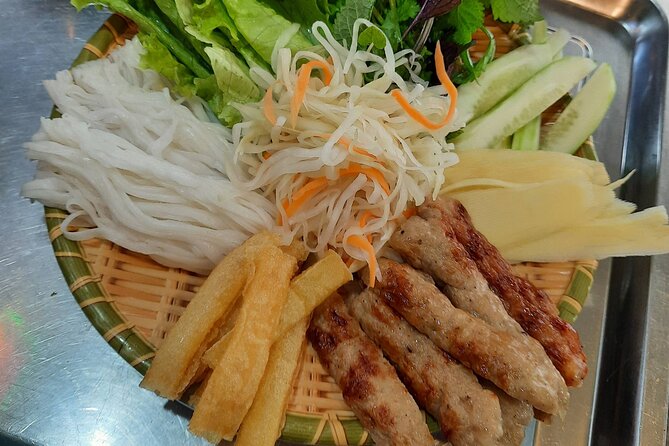 No Diet Club - Local food tour in Hanoi with many tastings ! - Starting at 6:00 pm: timing that fits Hanoi’s Old Quarter