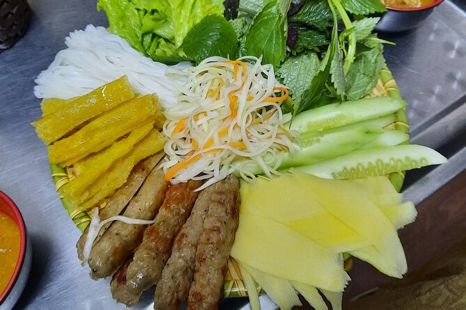 No Diet Club - Local food tour in Hanoi with many tastings ! - Local spots vs tourist traps: what you should look for