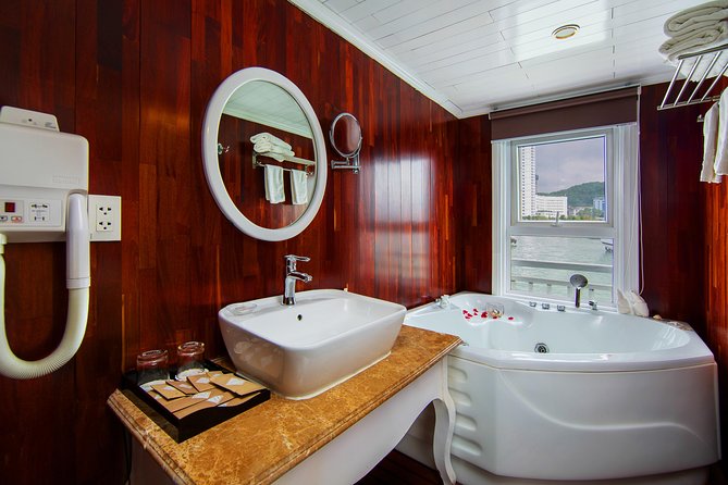 (Official) Signature Royal Cruise - 03 days 02 nights program - Onboard extras that make the cruise feel easy