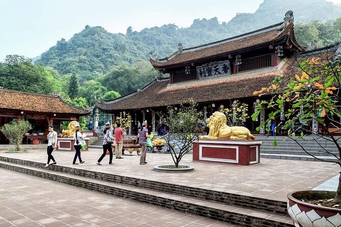 Perfume Pagoda Day Tour from Hanoi - Guides, Group Size, and the Day-to-Day Experience
