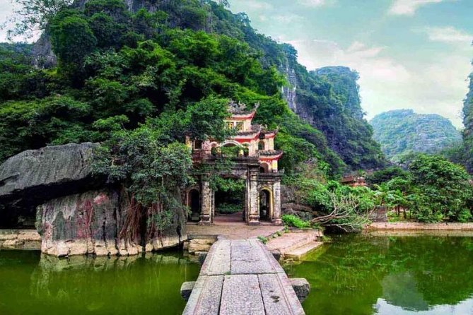 Premium Hoa lu - Trang An - Mua Cave with Buffet Lunch from Hanoi - Mua Cave: the climb for the panoramic view