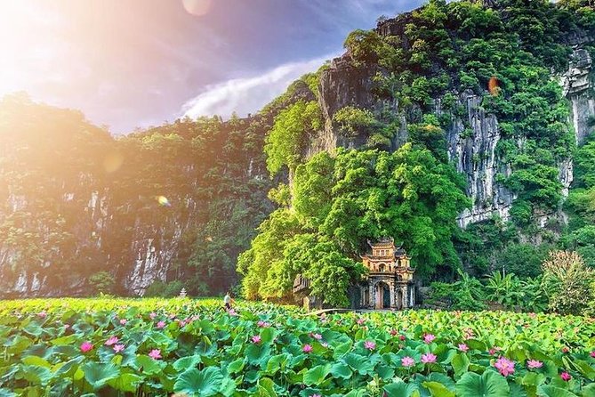 Premium Hoa lu - Trang An - Mua Cave with Buffet Lunch from Hanoi - The guide makes the day: Tuân’s clear, helpful storytelling
