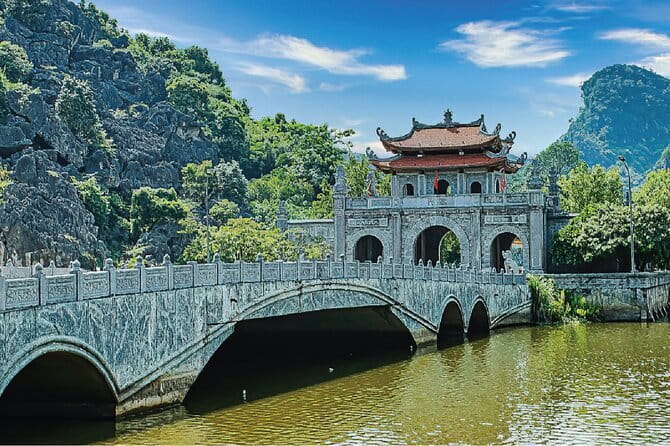 Private 1 day in Ninh Binh with Hoa Lu, Trang An and Mua cave - Getting there from Hanoi: pacing, comfort, and a full-day reality check