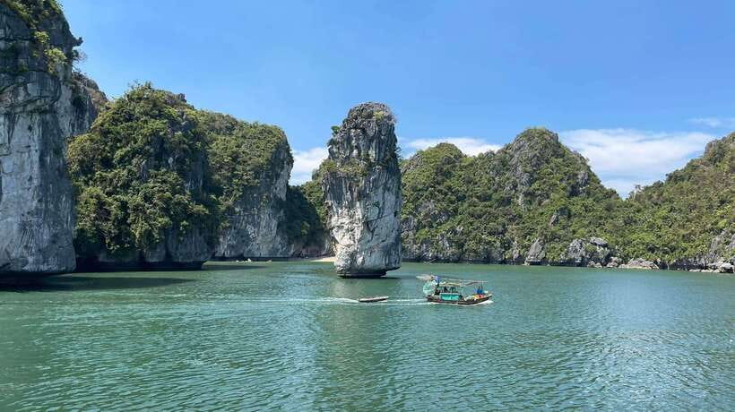 Private boat- Lan Ha Bay Half Day Tour with kayaking - Kayaking in Quieter Waters: How the Bay Changes Up Close