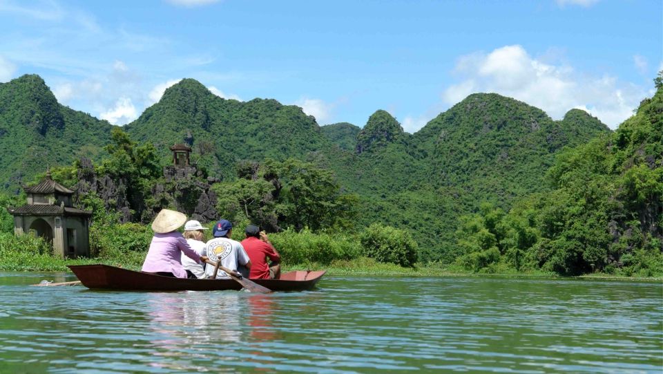 Private Car/Bus Renting Hanoi - Ninh Binh - Halong - Sapa... - Lunch in a Local Restaurant: Keep It Simple and Eat Like You’re Here