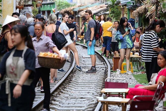 Private Early Morning Tour in Hanoi City - Old Quarter morning routines: the city before the shopping rush