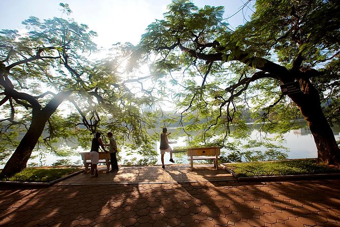 Private Good Morning Hanoi Guided Tour with Local Breakfast - Huu Tiep Lake, Ngoc Village, and the Downed B-52