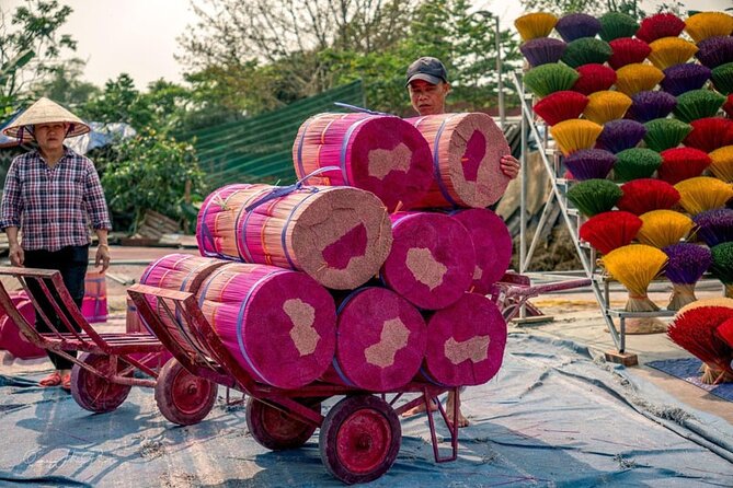 Private Half Day Tour to Quang Phu Cau Incense village from Hanoi - Duờng Tau: the Old Quarter alley built around an active rail