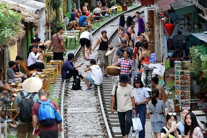 Private Hanoi Old Quarter Food Tour with 8+ Authentic Tastings - Bếp Vua Chả Cá: where photos and local street energy meet