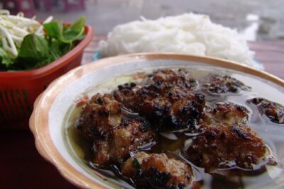 Private Hanoi Street Food Walking Tour With Real Foodie - The 10-dish walking route: how you actually get full