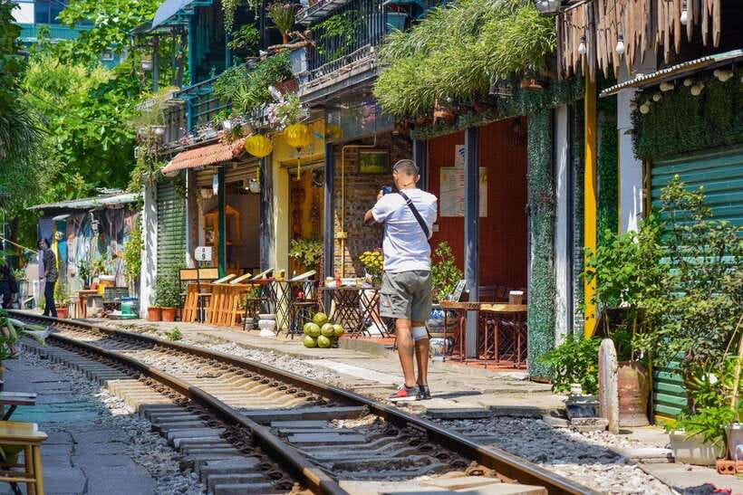 Private Hanoi Walking Tour with visit Train Street - The value of a private walking route in Hanoi Old Quarter