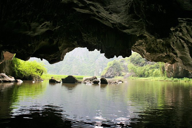 [Private] Tam Coc Boat-ride & Bich Dong Pagoda - Day tour - Tam Coc sampan ride: Three Caves in about two hours