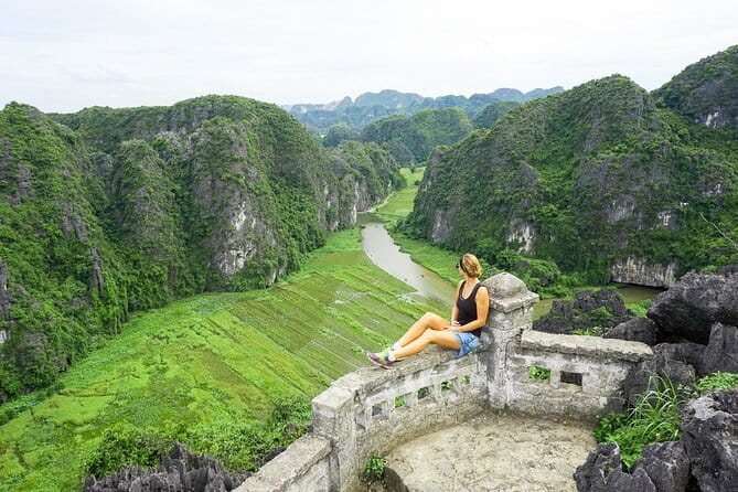 PRIVATE TOUR Ninh Binh One Day - Hoa lu- Tam Coc - Mua Cave - Mua Cave (Dancing Cave): nearly 500 steps and the view payoff