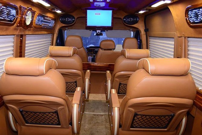 Private Transfers Hanoi <=> Halong One Way by Limousine Vehicles - Who this transfer suits best