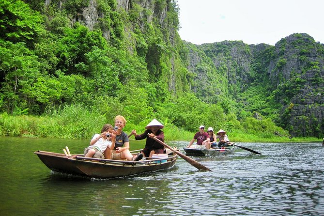 Private Transfers Hanoi <=> Sapa 1 Way (Hotel pick-up/Drop-off) - Vehicle Comfort: Air-Conditioned, Private, and Calm by Design
