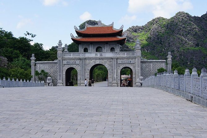 Quang Phu Cau Incense Village- Hoa Lu - Trang An Small Group Tour - Hotel Pickup and an 8 to 9 Hour Day That Actually Fits
