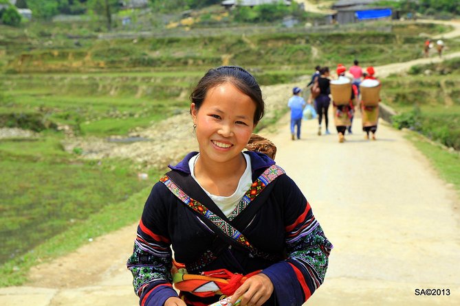 Red Dao village trek and Herbal bath - Ta Phin Monastery: a 1942 site with religious roots