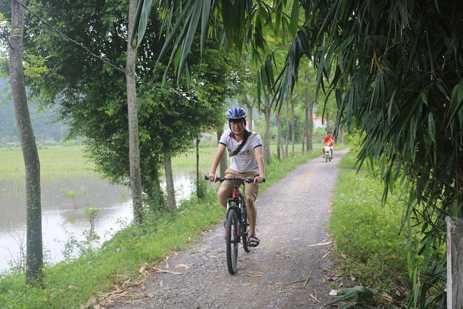 Red River island backroad, Rural Countyside Area and Train Street - Stop 4: Train Street at Duờng Tau, coffee break, and a real-world timing test