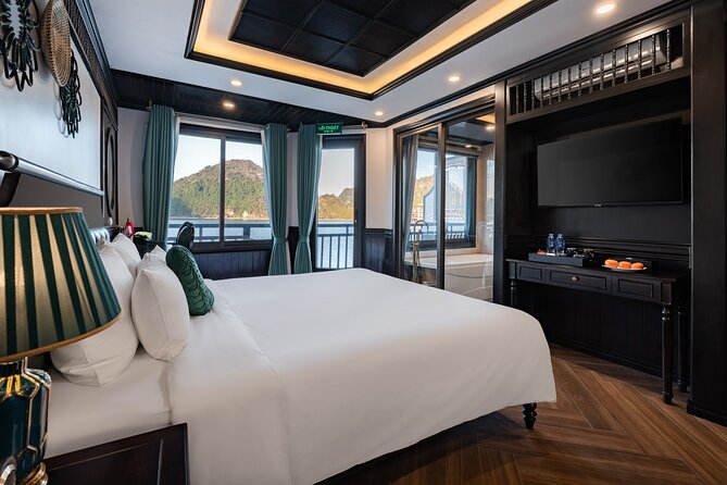 RITA CRUISE - LUXURY 5 STAR CRUISE in HALONG BAY from HANOI - Day 2: tai chi at sunrise and a slow morning rhythm