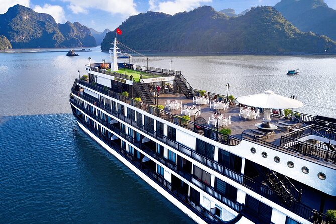 RITA CRUISE - LUXURY 5 STAR CRUISE in HALONG BAY from HANOI - Tuan Chau check-in and the speedboat jump to the ship