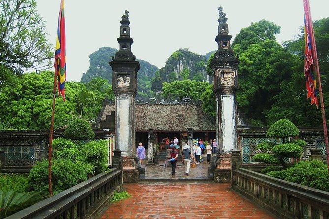 Round-Trip Hanoi to Ninh Binh Private Vehicle Charter - The English-driver issue: how to avoid the most painful surprise
