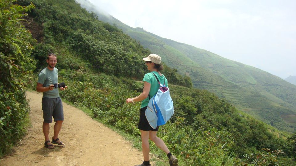 Sa Pa: 6-Hours Muong Hoa Valley Trek with Local Ethnic guide - Ta Van village: traditional homes, weaving, and rice cultivation