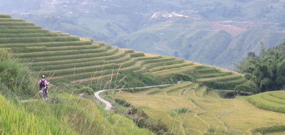 Sa Pa: Guided Motorbike Tour to Ethnic Villages with Lunch - Black Hmong country: traditional houses, tea talks, and welcome drink time